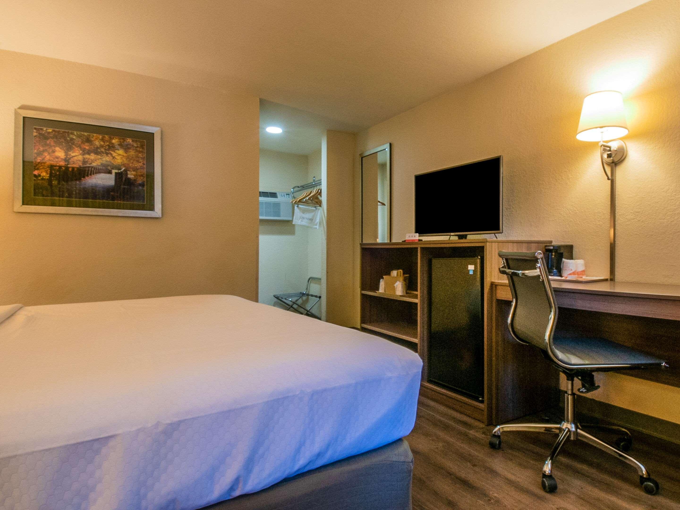 Econo Lodge Cherokee Near River Park Экстерьер фото