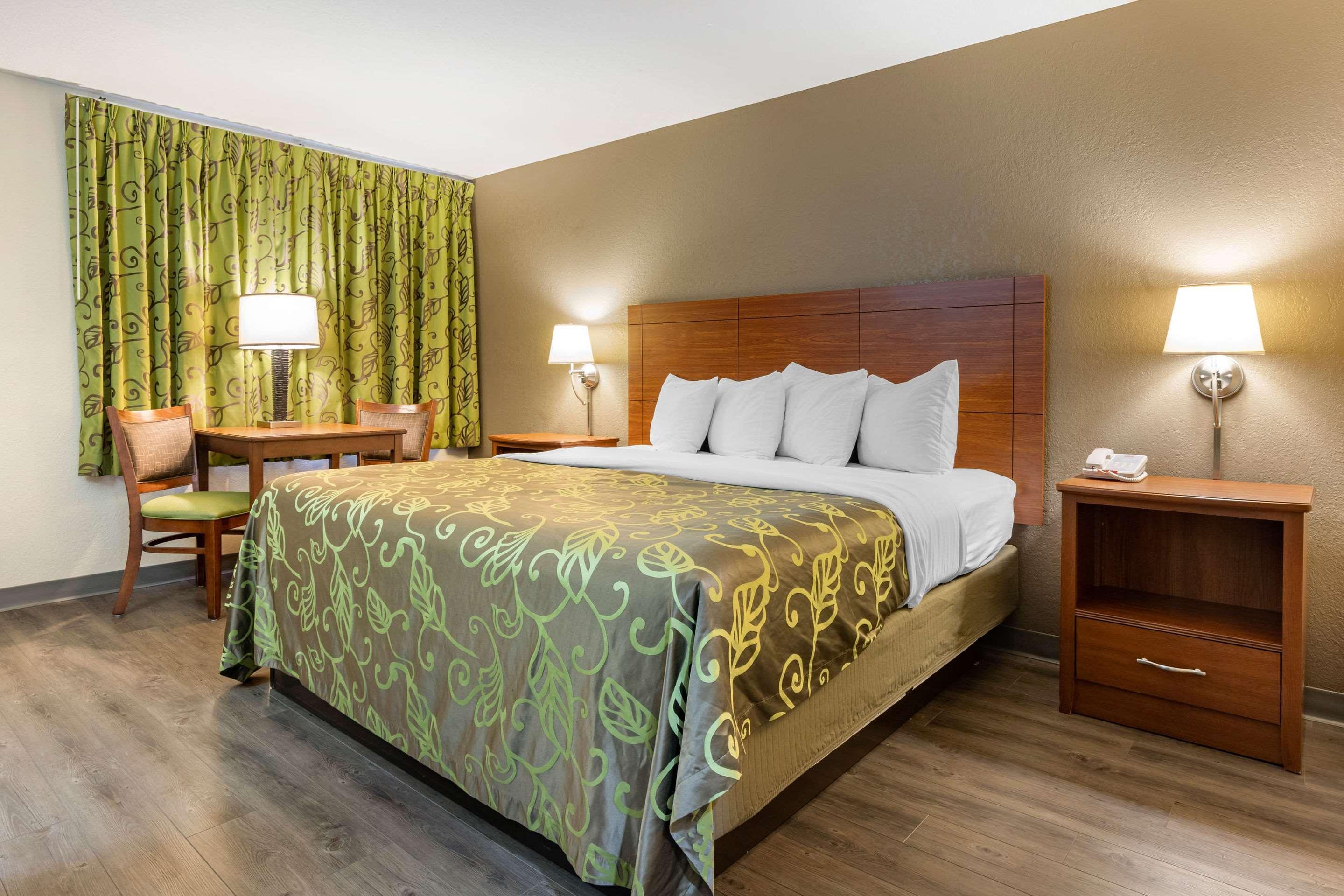 Econo Lodge Cherokee Near River Park Экстерьер фото
