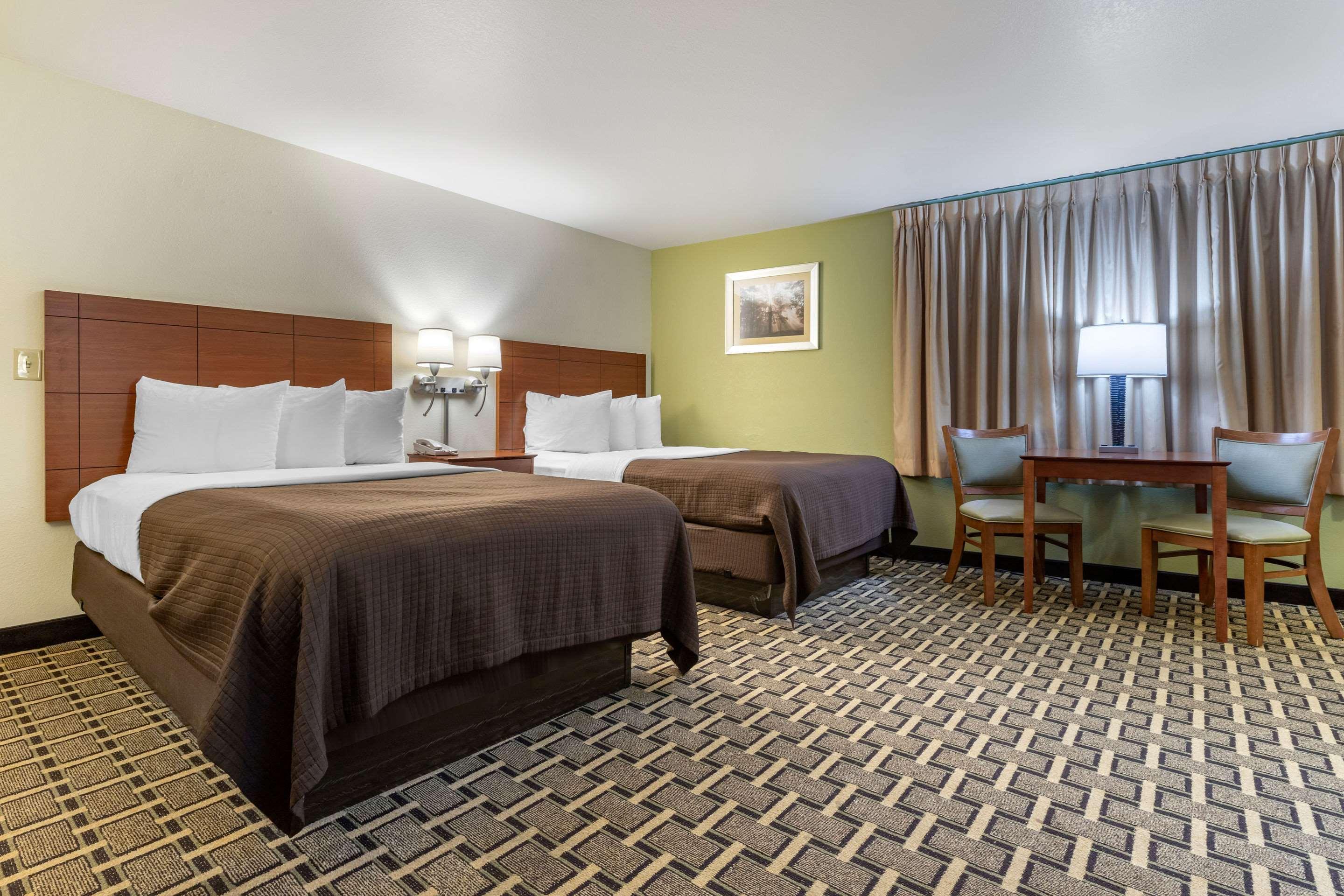 Econo Lodge Cherokee Near River Park Экстерьер фото