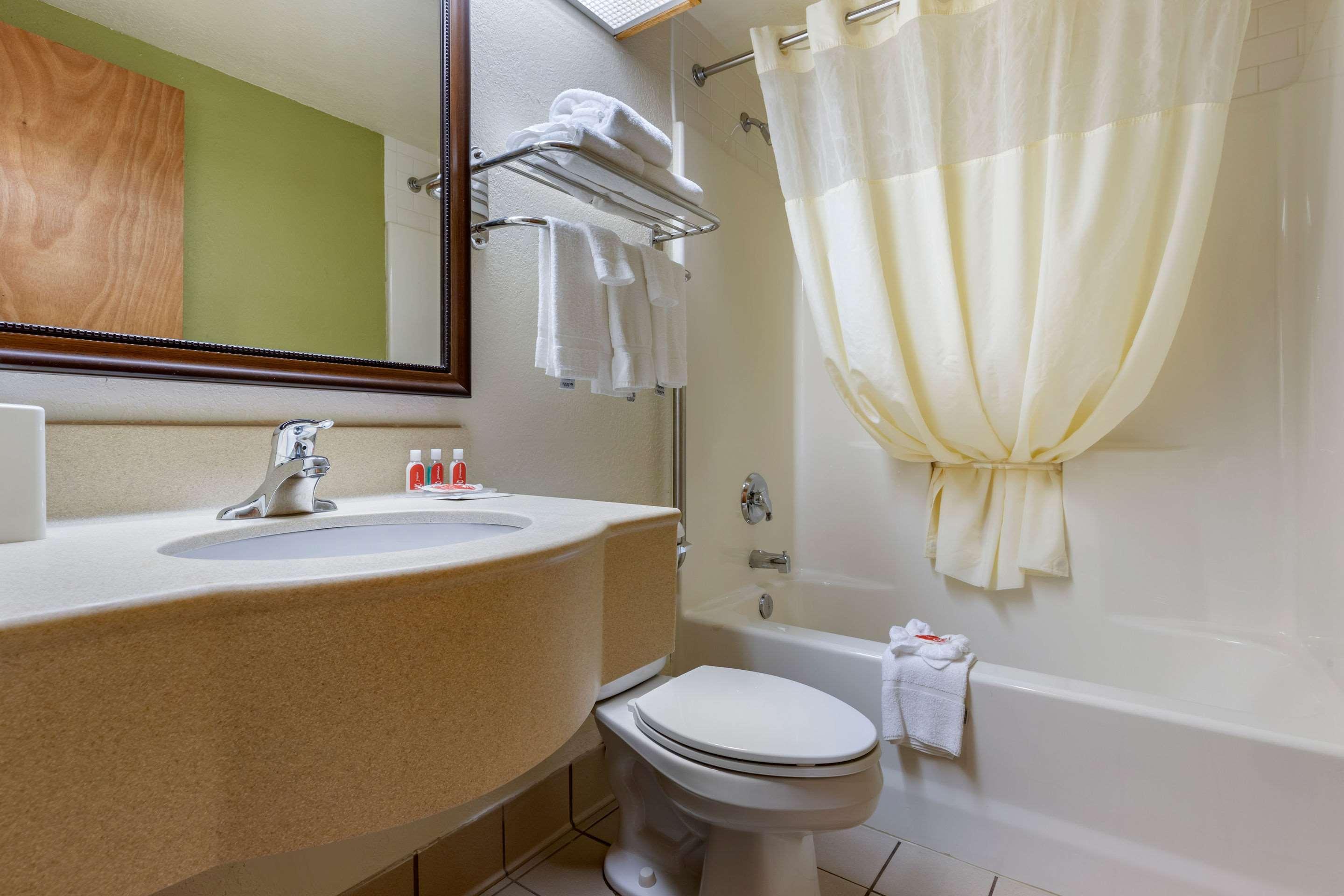 Econo Lodge Cherokee Near River Park Экстерьер фото
