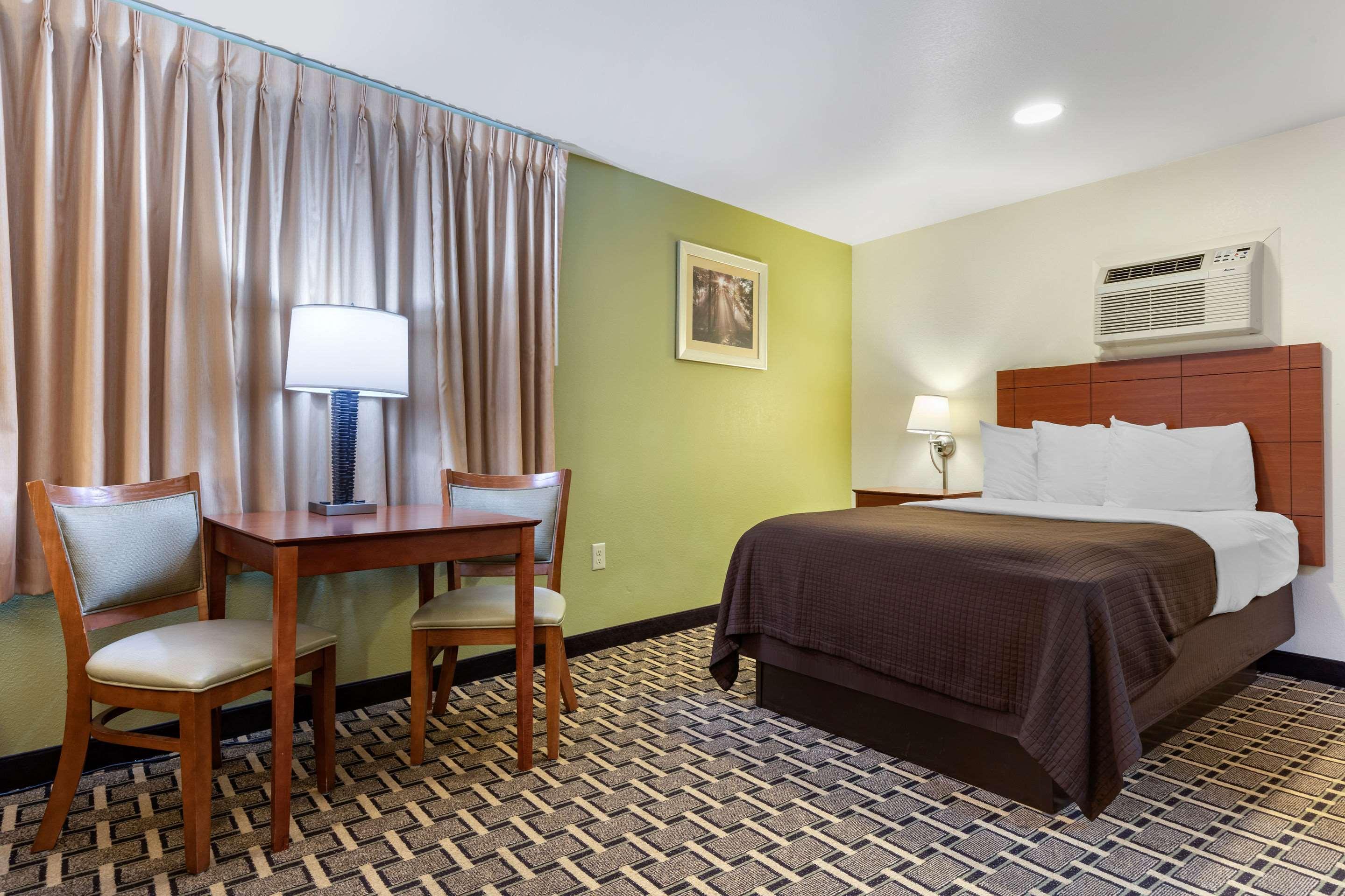 Econo Lodge Cherokee Near River Park Экстерьер фото