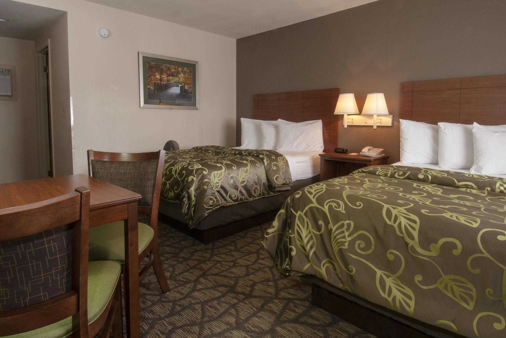 Econo Lodge Cherokee Near River Park Экстерьер фото