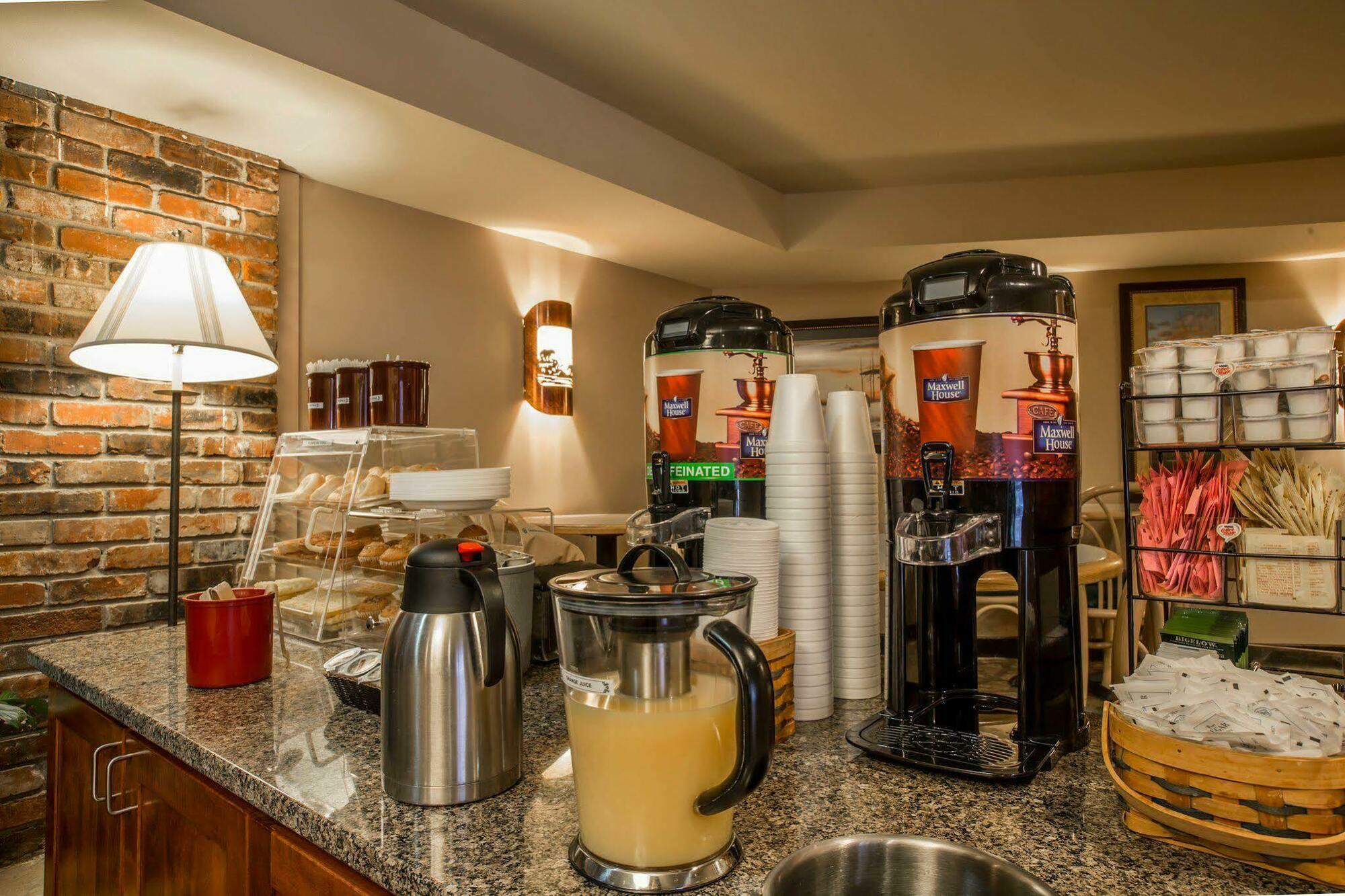 Econo Lodge Cherokee Near River Park Экстерьер фото