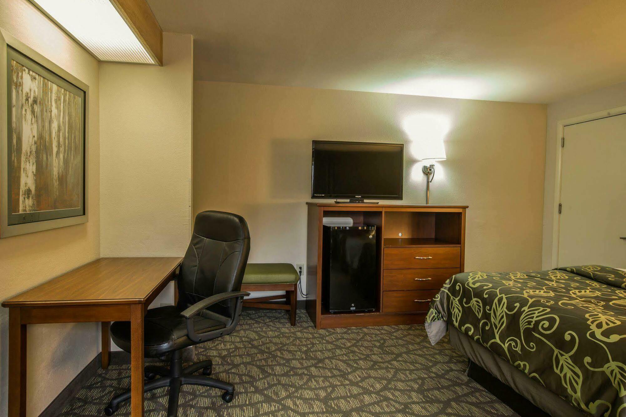 Econo Lodge Cherokee Near River Park Экстерьер фото